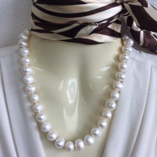 Riečne perly korále 28 - biele, 46 cm
